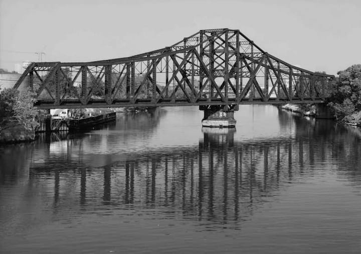 Railroads and Chicago Swing Bridges